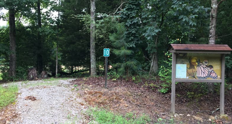 Trailhead kiosk and entrance to Chickasaw Nature Trail. Photo by Donna Kridelbaugh.