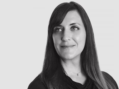 Lesley Gray Headshot website 400x300