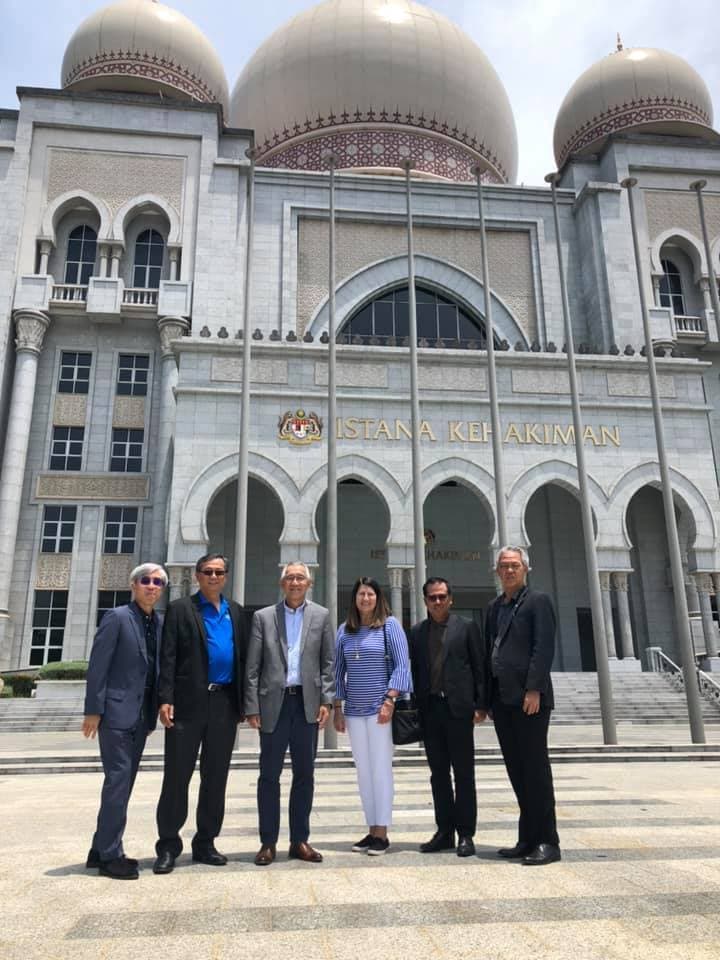 President Burger and guest in front of the Istana Kehakiman, the Federal Court of Malaysia President Burger and guest in front of the Istana Kehakiman, the Federal Court of Malaysia