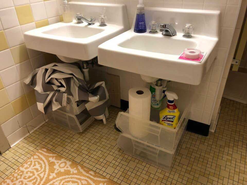 Just a boring bathroom before Alison Krasner Freeman transformed it. Just a boring bathroom before Alison Krasner Freeman transformed it.