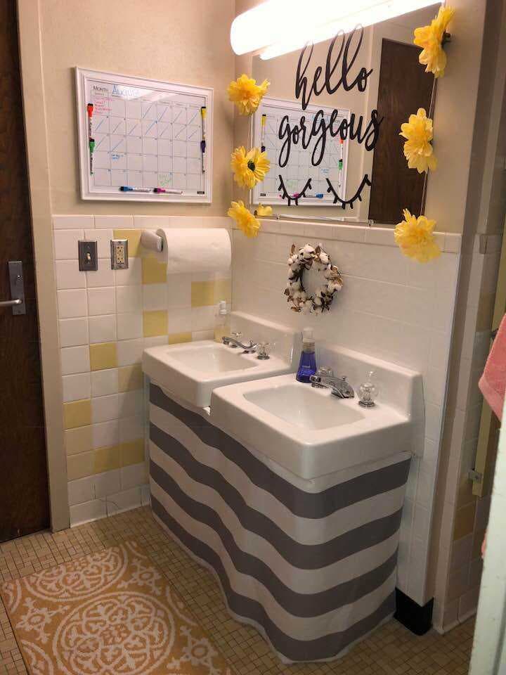 Now that's how you redecorate your bathroom. Now that's how you redecorate your bathroom.