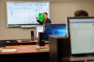 Business Ma Bloomberg