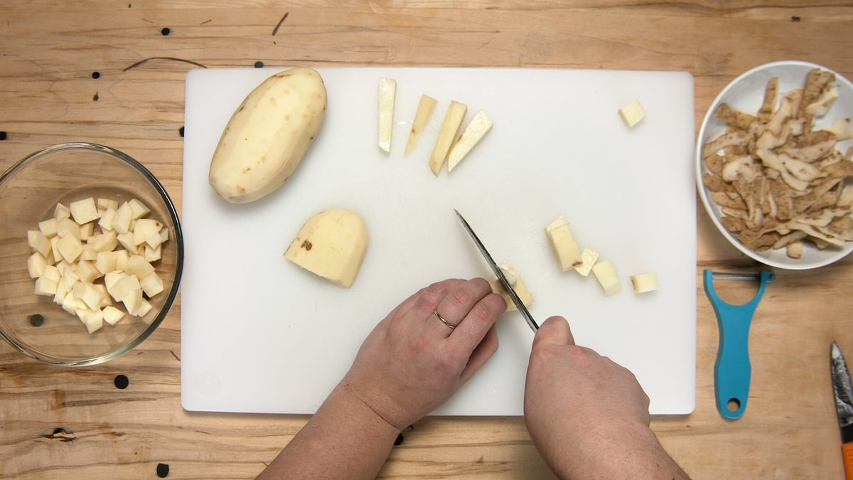 Stone soup 1 00 00 08 11 Still002