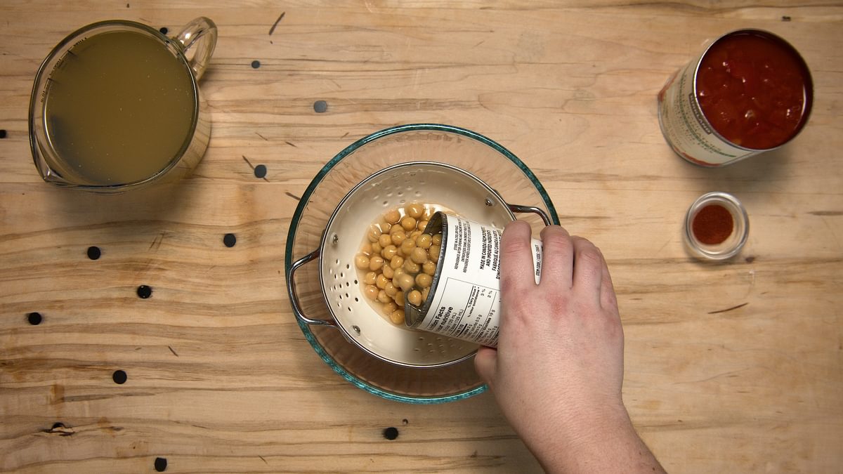 Stone soup 1 00 00 33 18 Still007