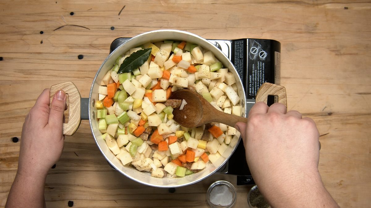 Stone soup 1 00 00 36 15 Still009