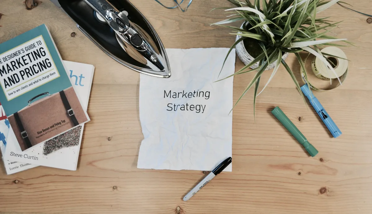 Desk-paper-bad-marketing-strategy