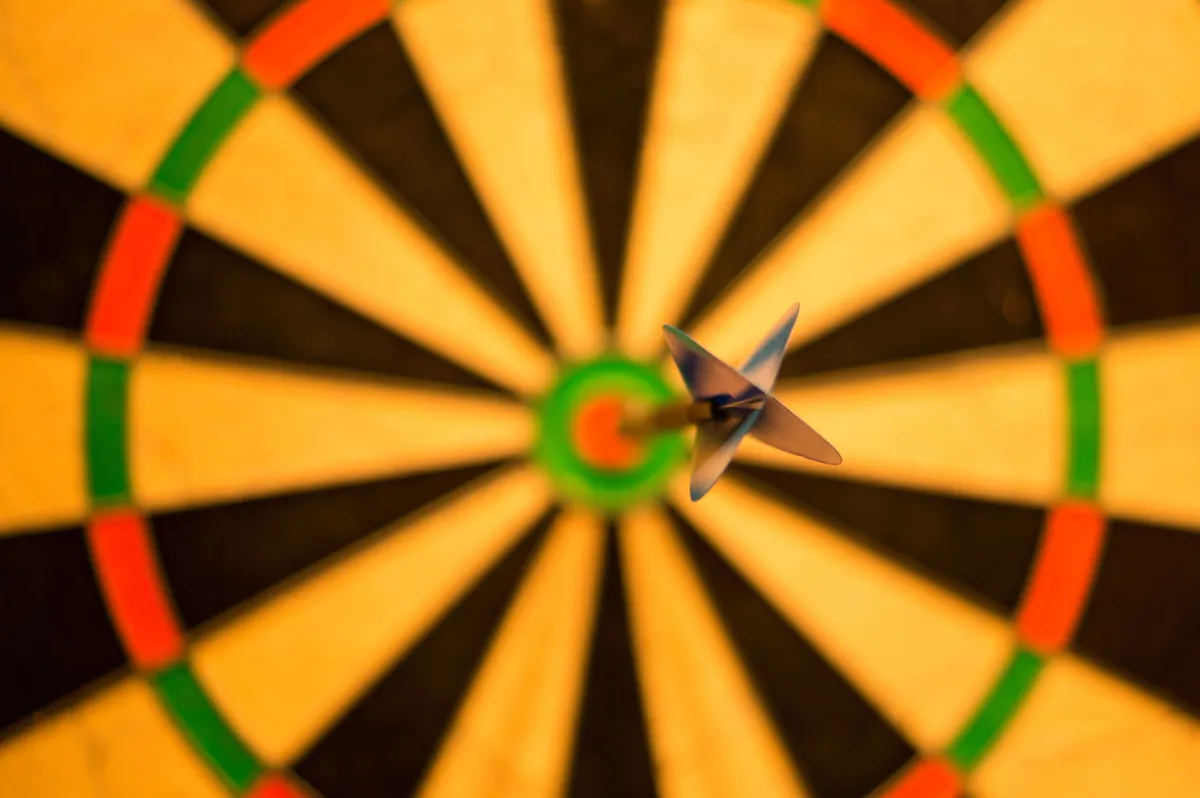 dart-in-dartboard-bullseye