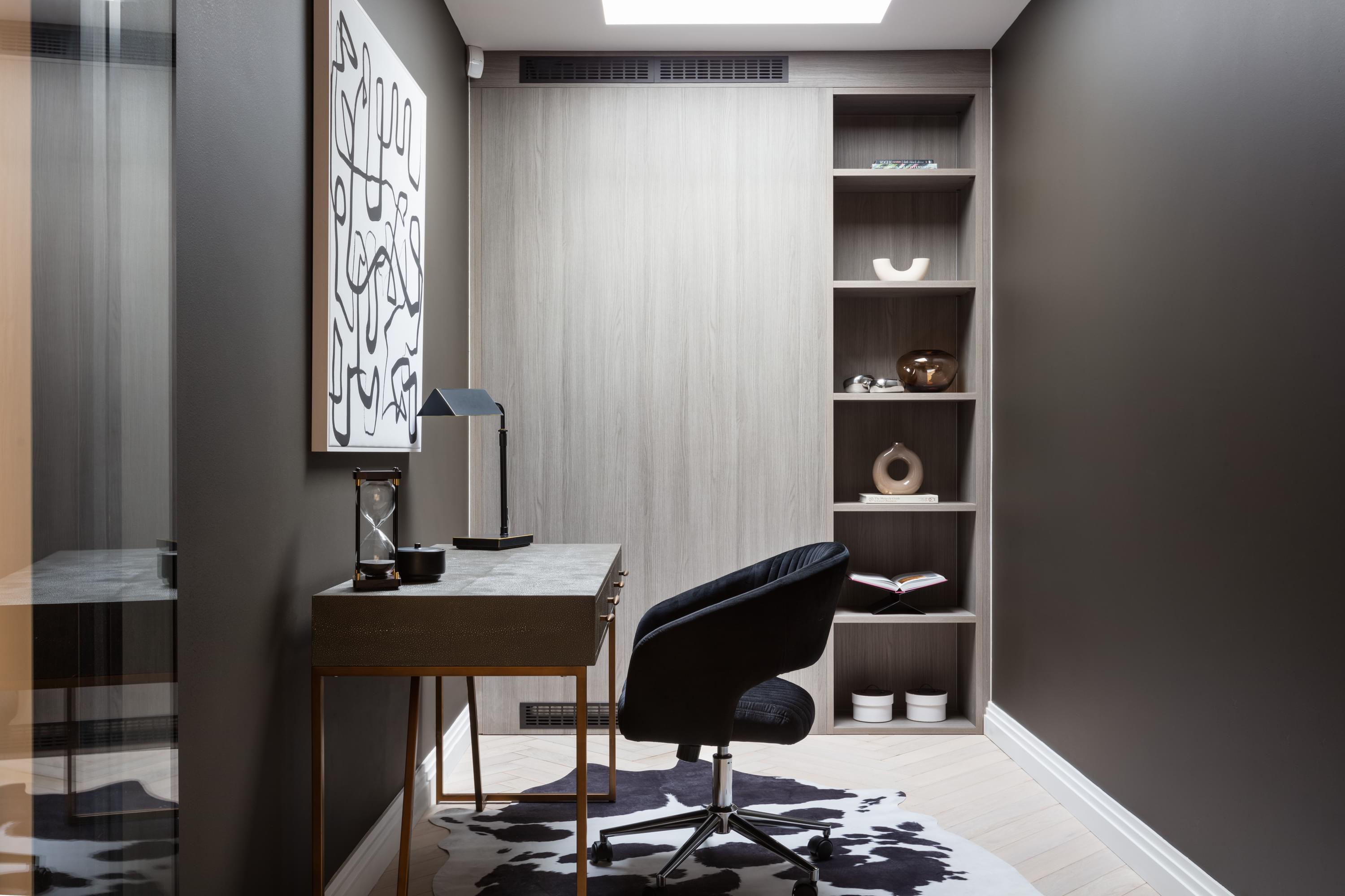 Apartment With Minimalist Penthouse Study Area photo