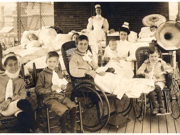 Boston City archives: Patients in the city hospital roof garden