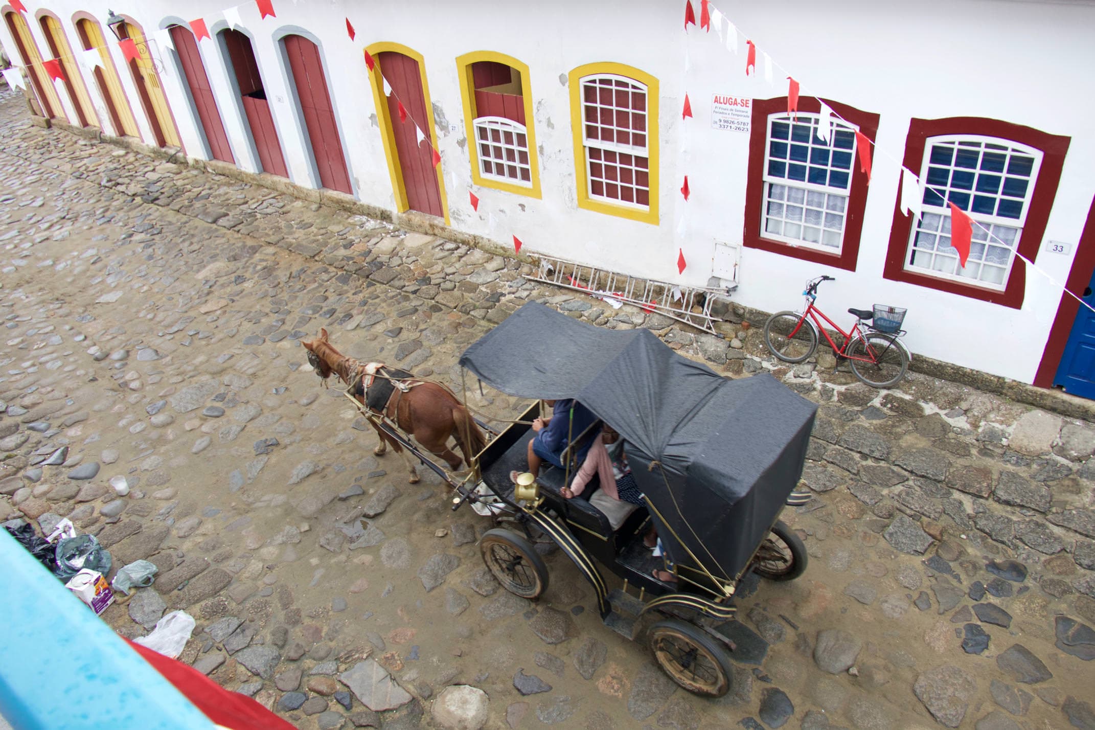 Brazil paraty horse and carriage copyright pura aventura thomas power