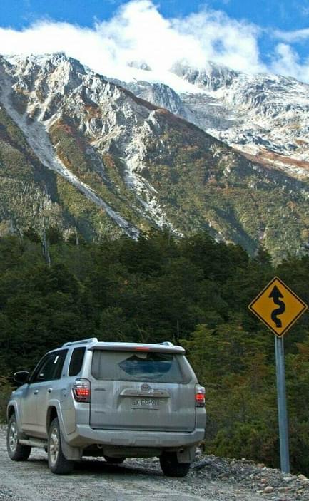 Chile patagonia carretera austral exploradores valley jeep