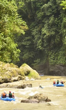 Costa rica pacuare rafting entering the gorge