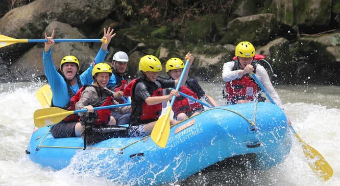 Family rafting, Turrialba
