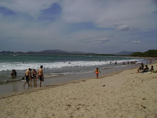 Costa rica tamarindo busy beach