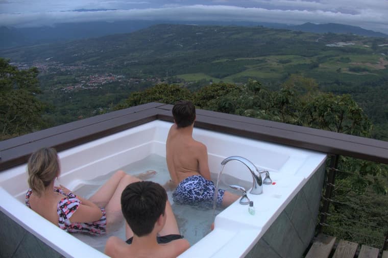 Hot tub in the sky, Turrialba