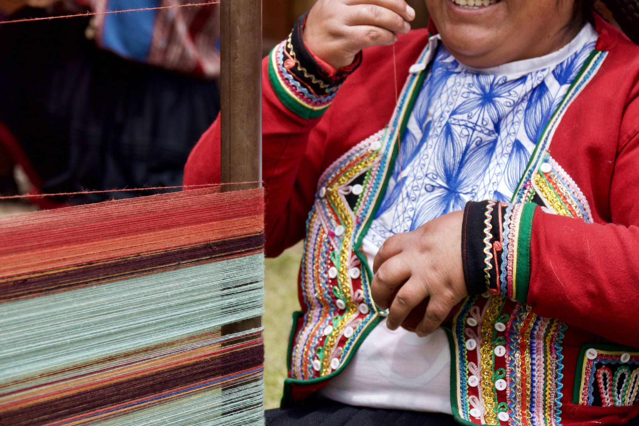 Peru sacred valley chinchero weavers simling loom