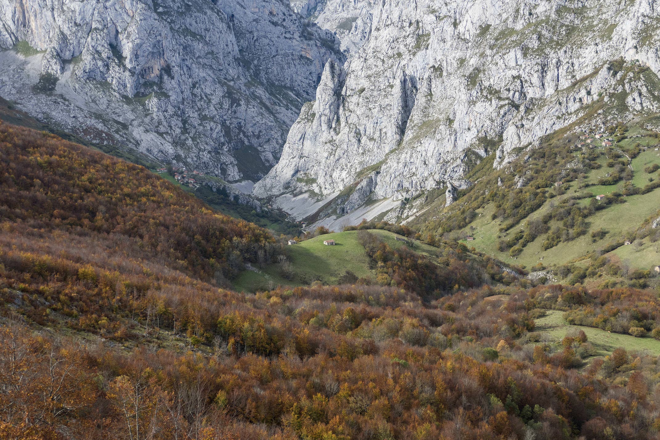 Spain asturias picos de europa bulnes fall c diego