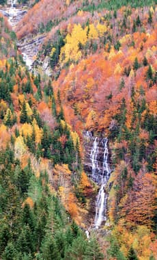 Spain huesca pyrenees ordesa bujaruelo fall waterfall c lunamarina