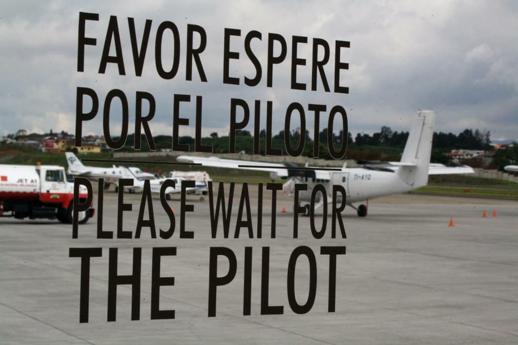 Costa rica central valley pilot sign