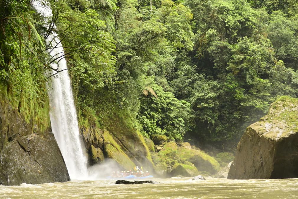Costa rica pacuare rafting under waterfall20180829 76980 1j5blzi
