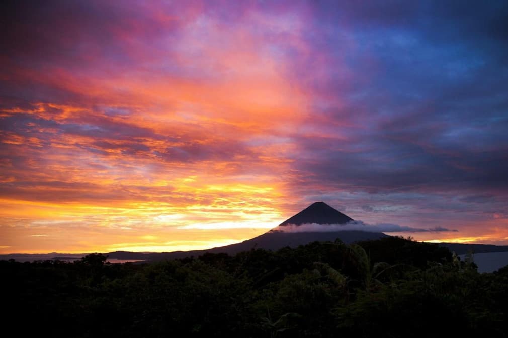 Nicaragua ometepe totoco ecolodge copyright alicia fox photography sunset over volcano20180829 76980 1p1qrc
