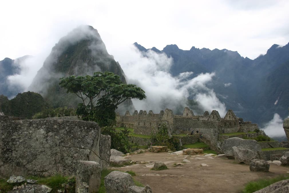 Peru inca trail to machu picchu misty forms of machu picchu 4