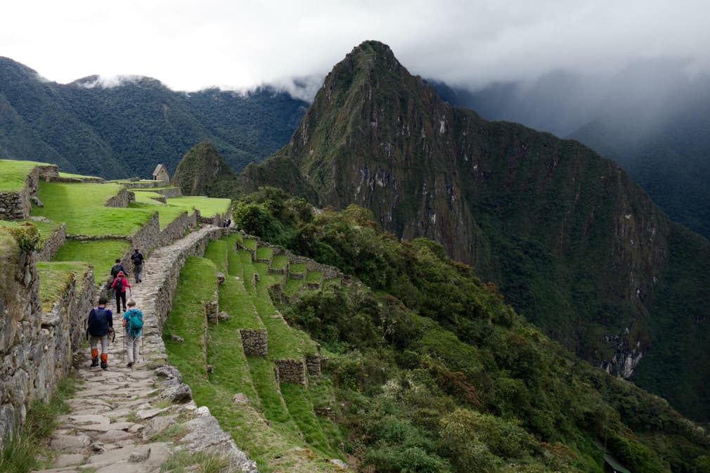 Peru machu picchu arriving from sun gate20180829 76980 1o68htb