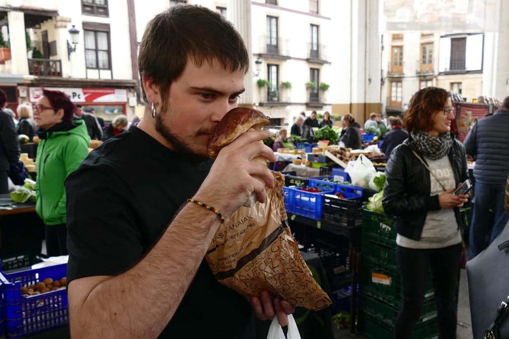 Spain basque country ordizia market chef smelling boletus mushroom20180829 76980 15nl7xm