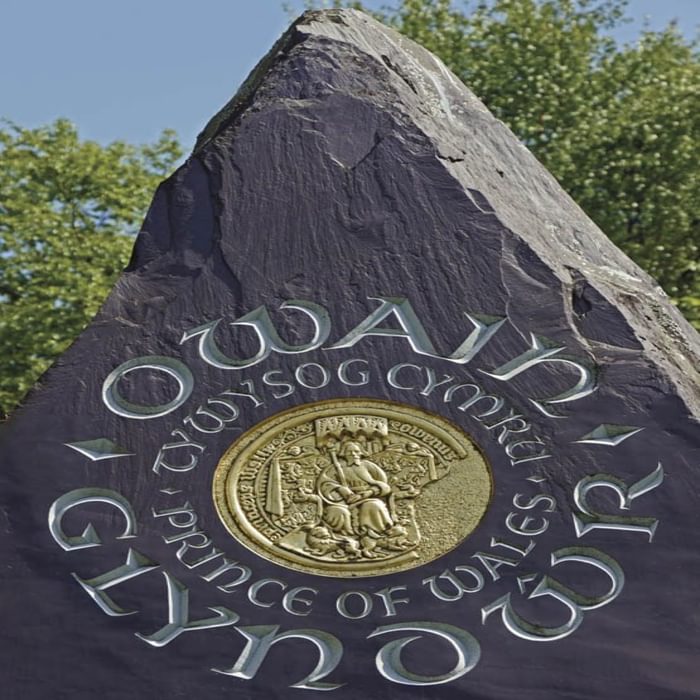 A stone monument to Owain Glyndŵr, Prince of Wales, in a park at Machynlleth