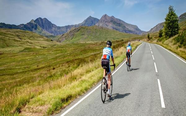 Heading back to Pen Ygrwyd with the Snowdon Horsehshoe straight ahead