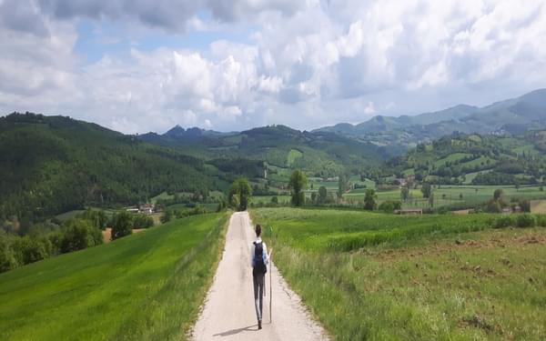 Walking into an Umbrian vista between Citerna and Citta di Castello