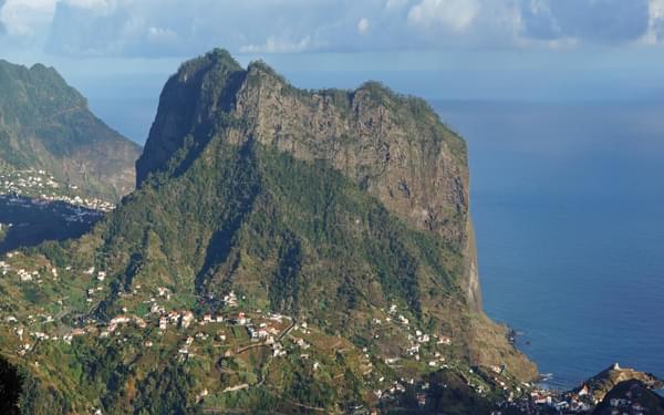 The mini-mountain of Penha d’Águia rises above the north coast