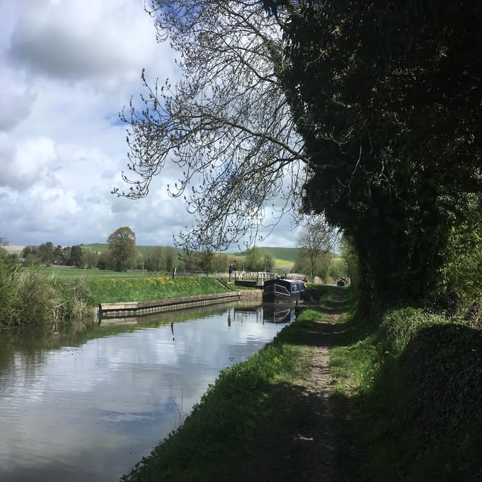 Fine walking following the Kennet and Avon Canal