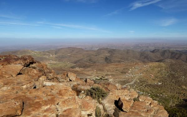 The bare and sparse Taskra plateau lies ahead and will take 3 hours to cross, always in the direction of the distant Jebel El Kest. A short detour to the east at lunchtime provides superb views over the desert.