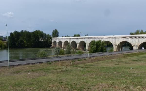 11 The Agen aqueduct