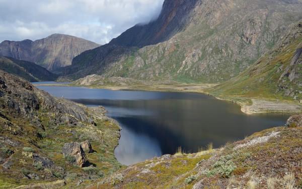 09 Lakes and mountains are often in view along the Arctic Circle Trail