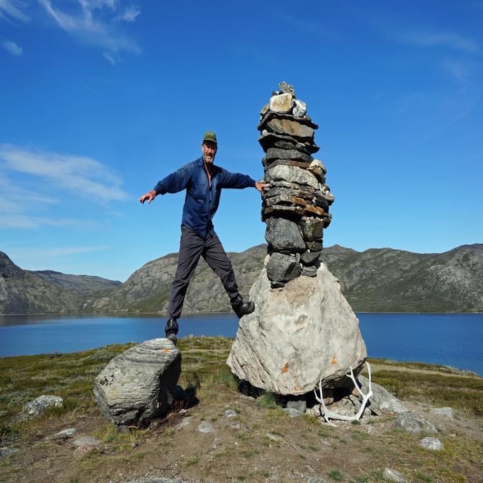 05 The author posing beside a tall cairn above the lake of Amitsorsuaq
