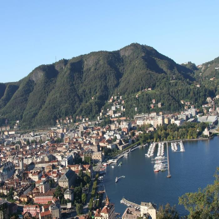 Pic1 The Town Of Como Is Located At The Lower End Of The Lake