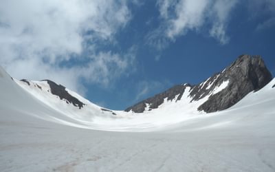 An overview of the Vignemale peak, the Ossoue glacier and the three Russell caves in the middle