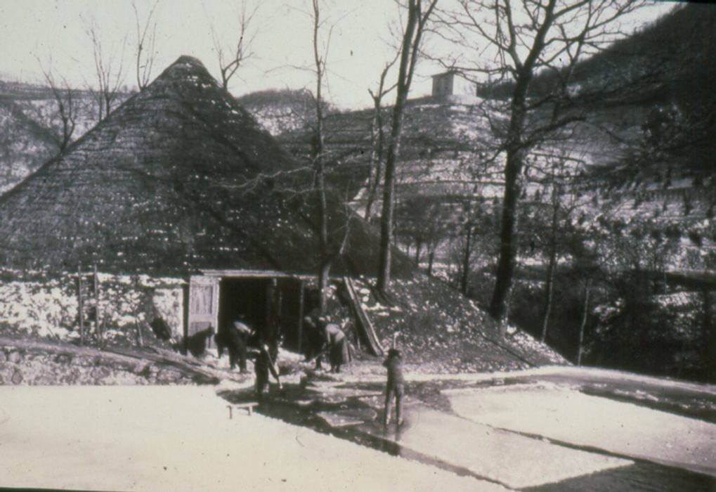 The Cut Slabs Of Ice Float Like Boats Before Being Transferred To The Ice House Archivio Foto Ecomuseo Pistoia