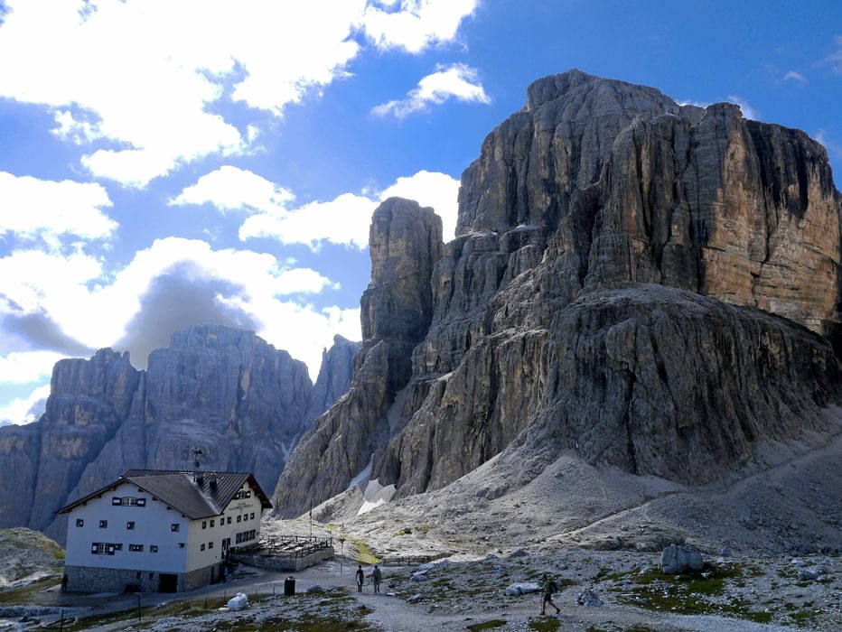 Refugio Pisciadu In The Italian Dolomites