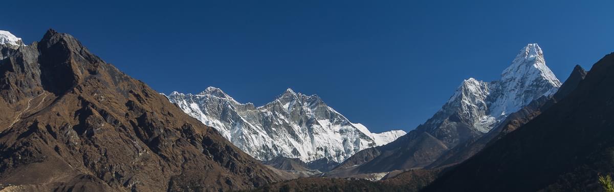 Everest And  Ama  Dablam