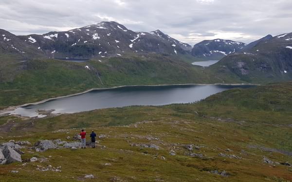 Descending Palfjellet towards Svartholvatnet