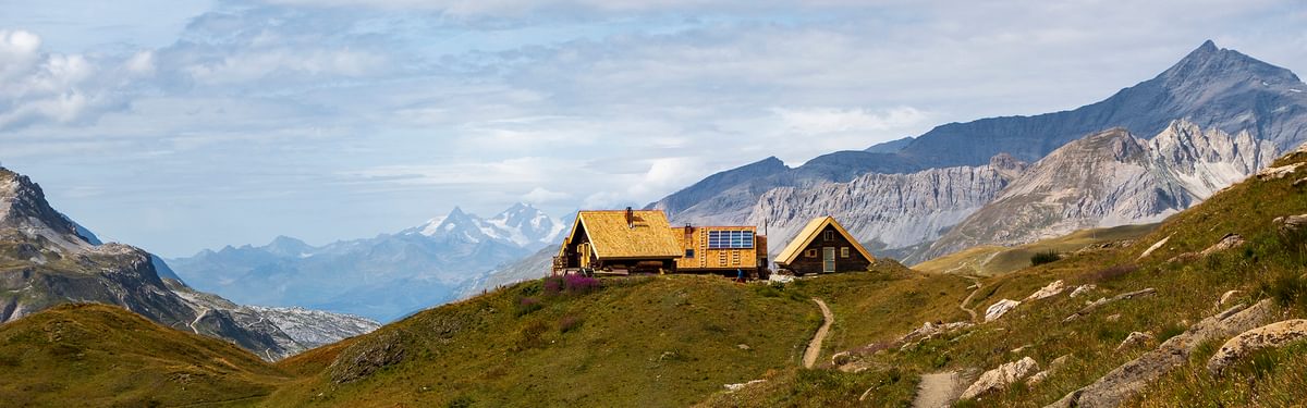 Refuge du Fond des Fours in the Vanoise has spectacular views