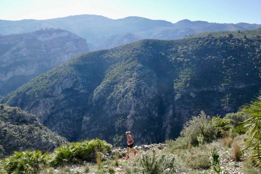 Running above the Barranco del Infierno