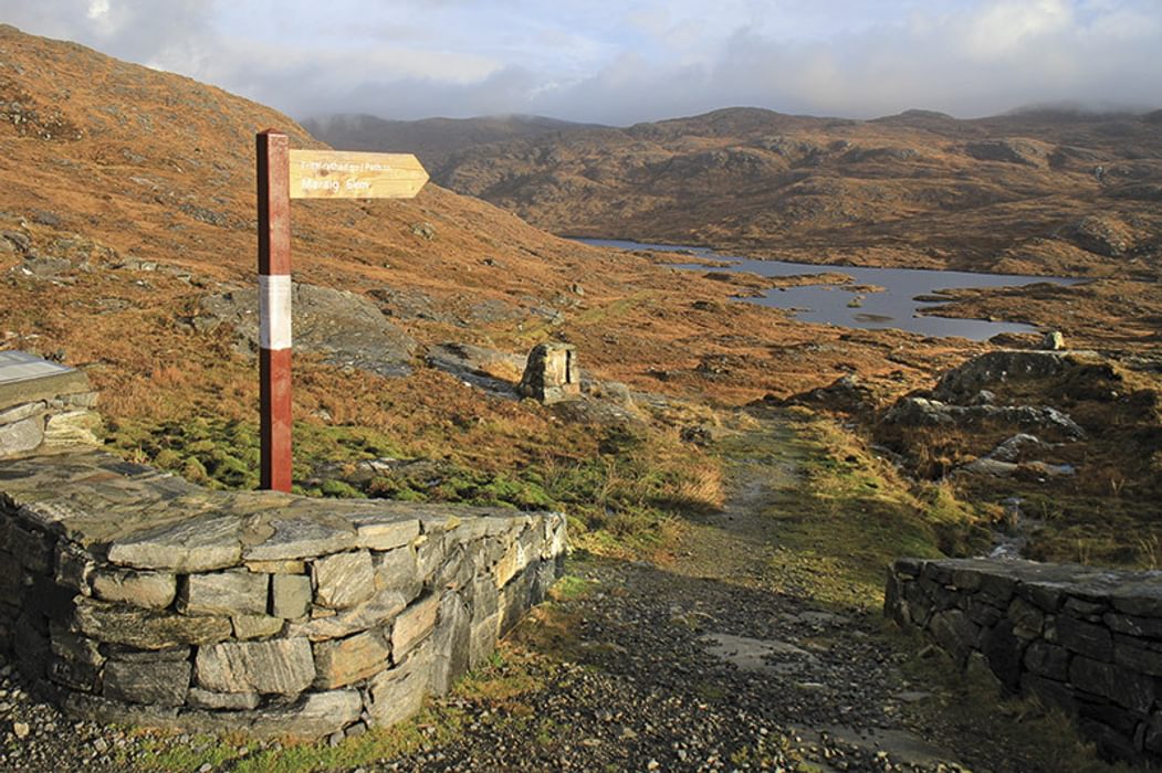 Leaving the road at the southern end of Lochannan Lacasdail