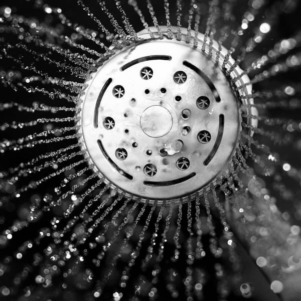 Low-flow showerhead