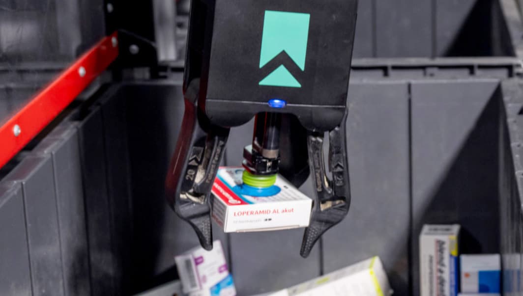 APO 220922 7928 R Ned cr web cr