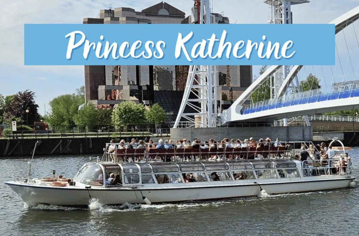 Luxury River Cruises vs. City Tours: China’s Best 2025 Experience 1 China luxury cruises gliding through Yangtze gorges 2025