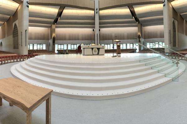Panoramic photograph of a circular alter with an invisible lift in the stairs